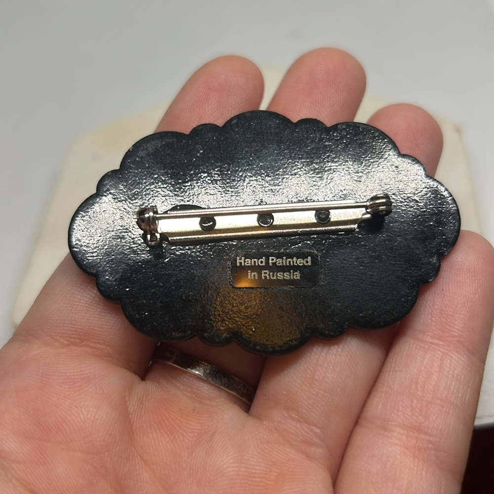 Russian hand painted brooch - Picture 2 of 2